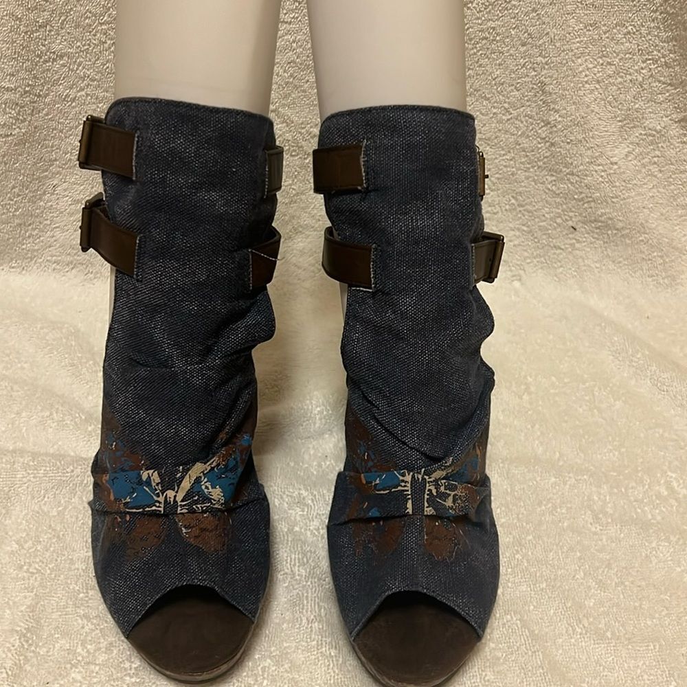 Muks Luks wedge sandals